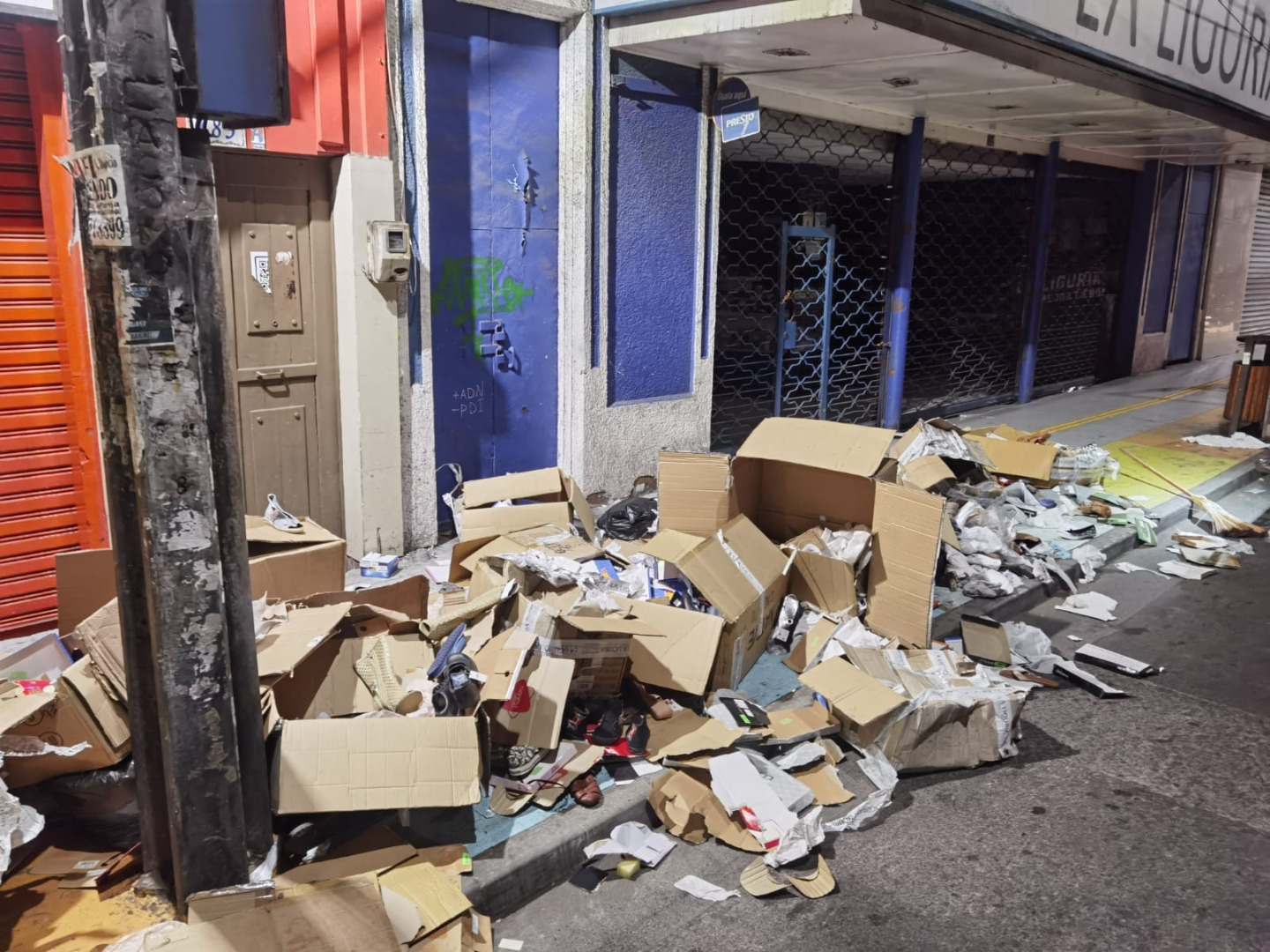 Municipalidad de Iquique realiza operativo especial ante gran cantidad de basura en sector centro